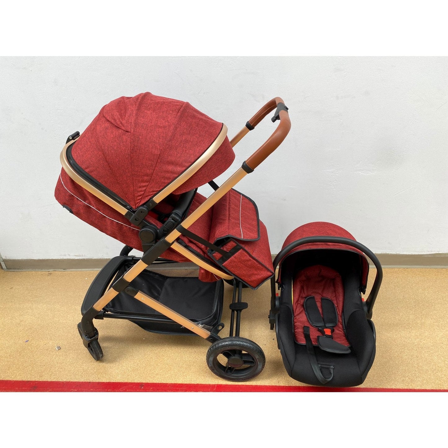 Carucior Teknum 3 in 1 , 0-36 luni, transformabil, reversibil, ultrapliabil, usor si practic cu roti cauciuc, culoare ROSU, TR_508C_ROSU