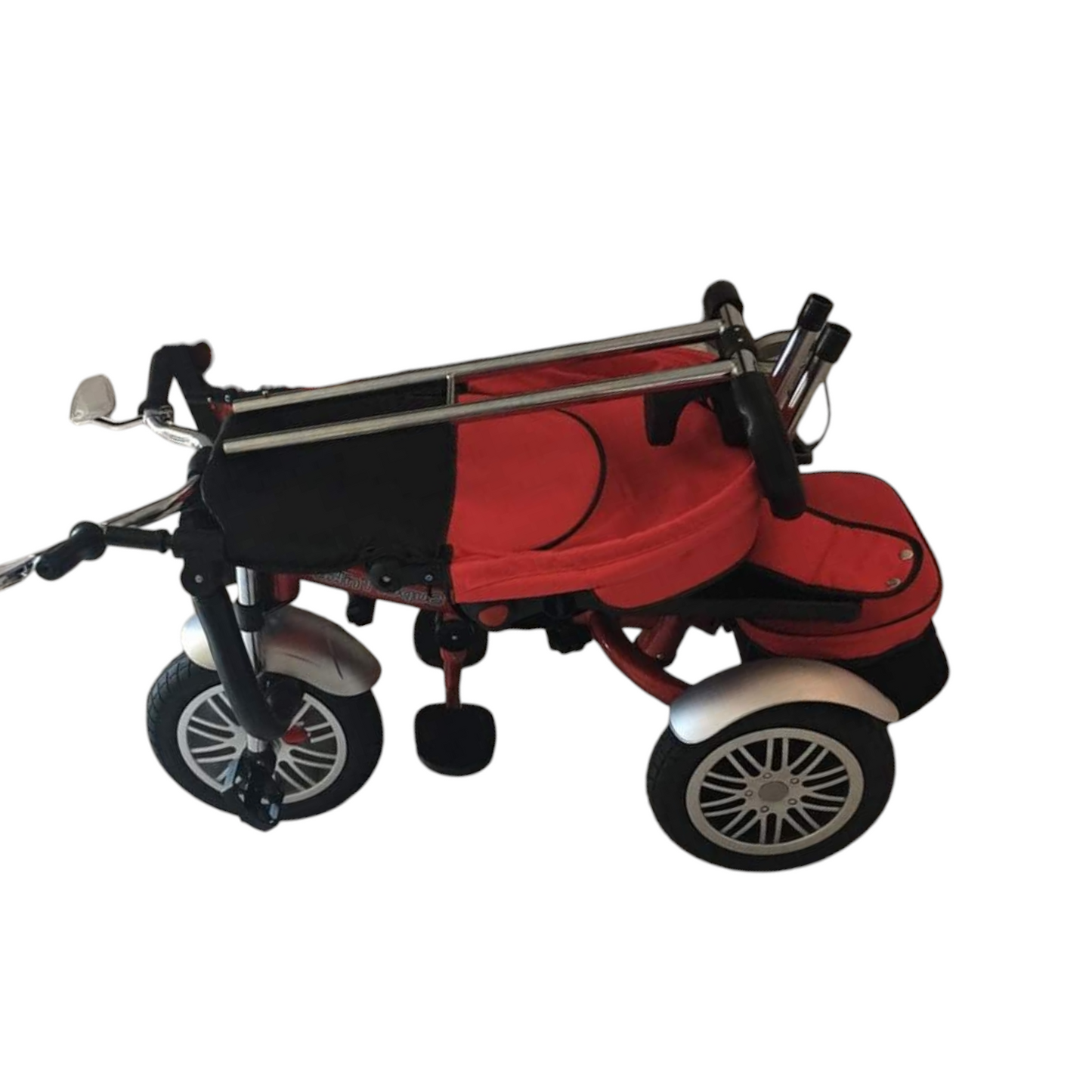 Tricicleta evolutiva, roti cauciuc, cu pozitie de somn, scaun rotativ si muzica distractiva, culoare ROSU, BBD5199R