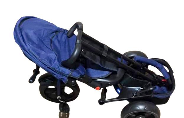 Tricicleta  plus 8 luni evolutiva, cu pozitie de somn, scaun rotativ si muzica distractiva, culoare GRI,