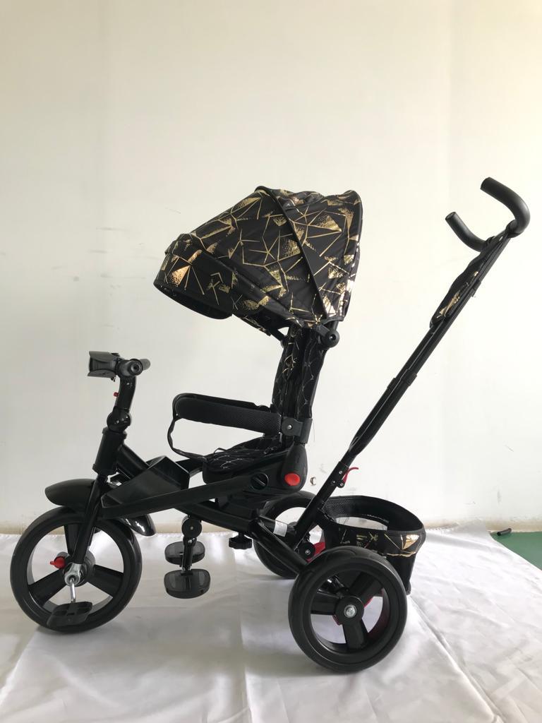 Tricicleta +8 luni evolutiva, cu pozitie de somn, scaun rotativ si muzica distractiva, culoare NEGRU AURIU,
