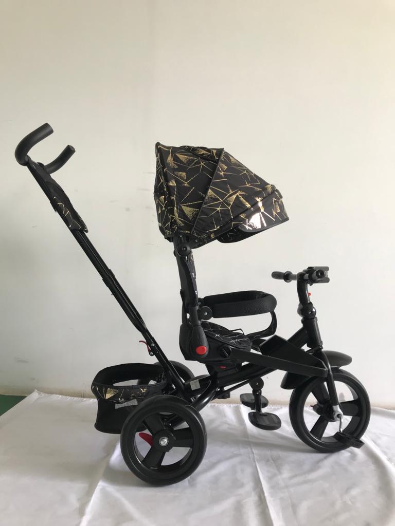 Tricicleta +8 luni evolutiva, cu pozitie de somn, scaun rotativ si muzica distractiva, culoare NEGRU AURIU,