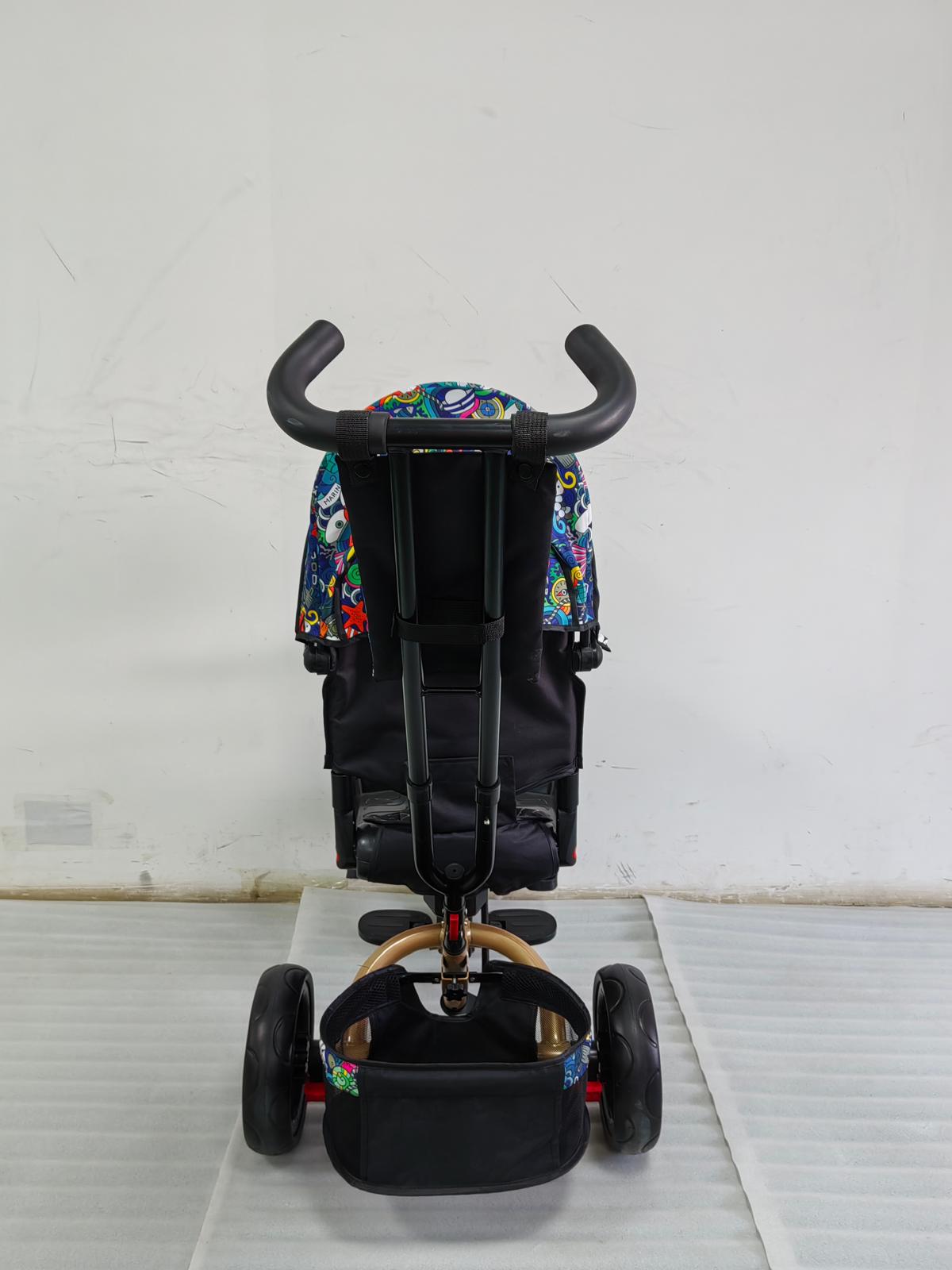 Tricicleta cu pozitie de somn, scaun rotativ si muzica distractiva, Multicolor